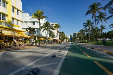Ocean Drive 'daki Art Deco binaları güzel bir sabah 28 Kasım 2923