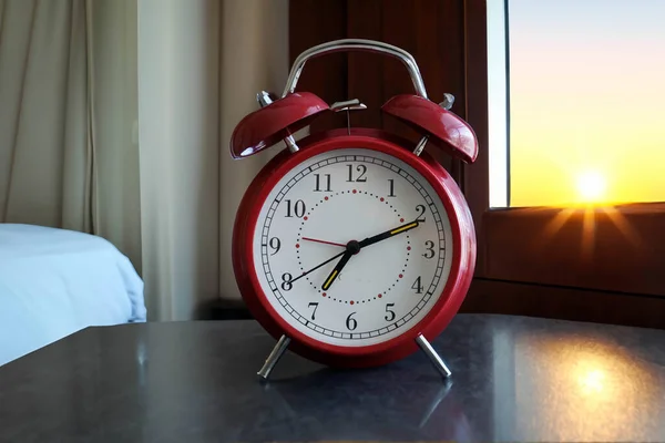 Piękny Nowy Dzień Wschód Słońca Vintage Czerwony Zegar Alsarm Obrazek Stockowy