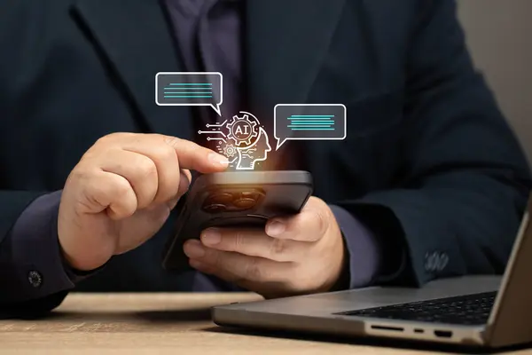 Adam yapay zeka programıyla iletişim kurmak için akıllı telefonu kullanıyor. Al ile sohbet kavramı. Yapay zeka robotu. Sohbet robotu her şey için yardımcı destektir..