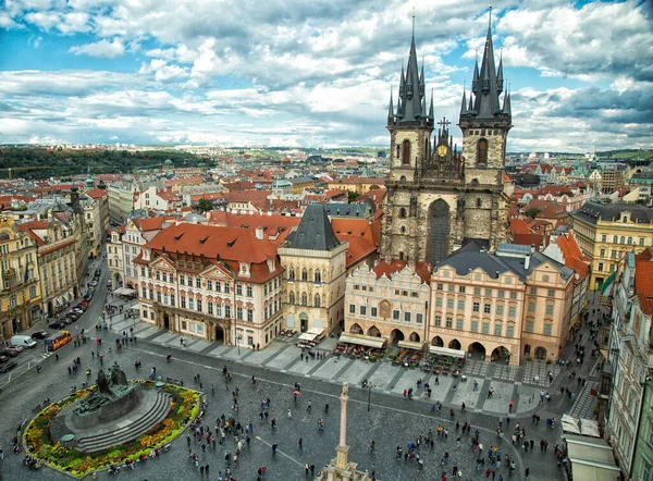 Blick Auf Die Kathedrale Und Das Denkmal Altstädter Ring Prag lizenzfreie Stockfotos