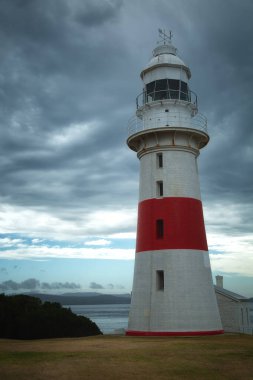 Tazmanya 'da deniz feneri. Avustralya 'da inşa edilecek üçüncü deniz feneri.