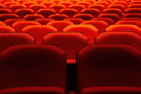 Nahaufnahme Von Generischen Roten Theatersitzen — Stockfoto