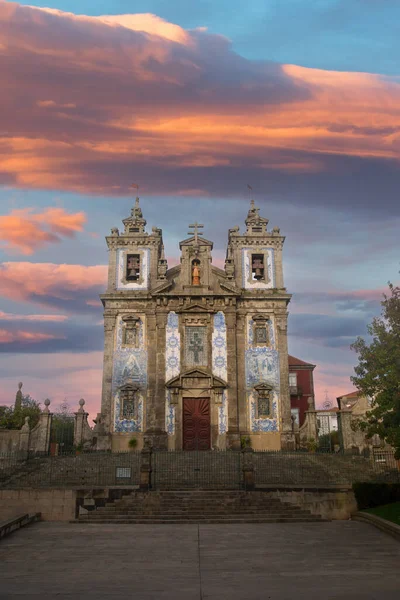 โบสถ เดอซานโต เดอ ซานโต ลฟอนโซ นโบสถ ในศตวรรษท บแปดและม กระเบ องส — ภาพถ่ายสต็อก