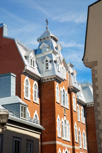 Casa Velha Com Telhado Prata Cruz Topo Old Quebec Província — Fotografia de Stock