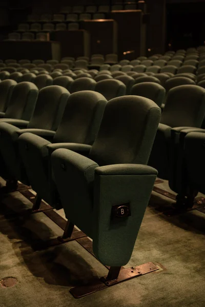 Рядок Старовинного Зеленого Театрального Сидіння Порожньому Місці — стокове фото