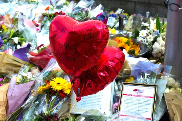 London June 2017 Floral Tributes Laid Site London Terrorist Attack — Stock Photo, Image