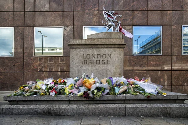 London June 2017 Floral Tributes Laid Site London Terrorist Attack — Stock Photo, Image