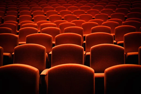 Nahaufnahme Von Allgemeinen Leeren Markieren Rote Theatersitze — Stockfoto