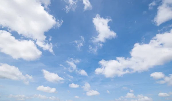 มมองพาโนรามาของท องฟ ดเจนและเมฆ นหล องฟ เมฆเล เมฆส ขาวป ยในท องฟ — ภาพถ่ายสต็อก