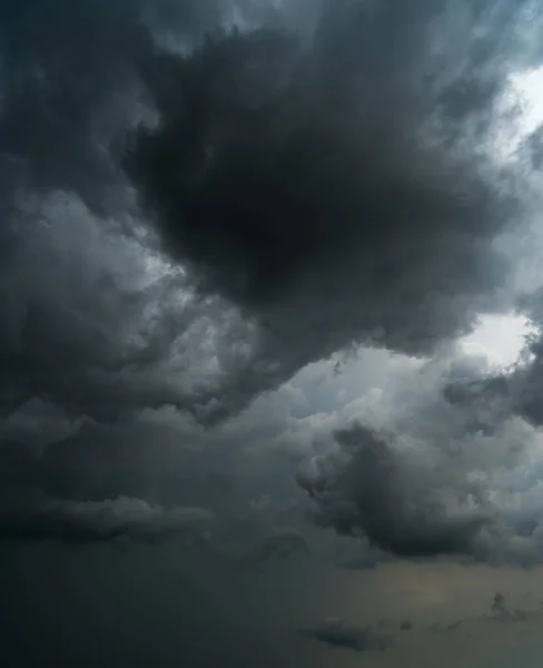 Cielo Scuro Con Nuvole Tempestose Cielo Drammatico Nuvole Scure Prima — Foto Stock