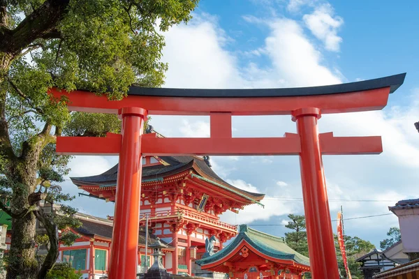 伏見稲荷大社 ふしみいなりたいしゃ の最も美しい眺めは 京都の人気観光地です 日本語のテキストは あなたを祝福 — ストック写真