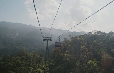Cable car sis. Güzel doğa iz (da nang, vietnam)