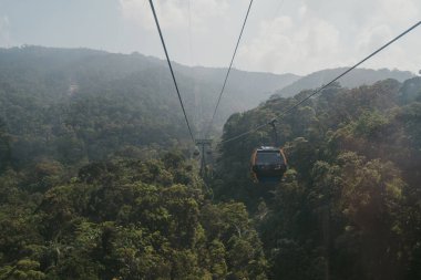 Cable car sis. Güzel doğa iz (da nang, vietnam)