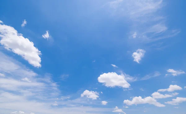 มมองพาโนรามาของท องฟ ดเจนและเมฆ นหล องฟ เมฆเล เมฆส ขาวป ยในท องฟ — ภาพถ่ายสต็อก