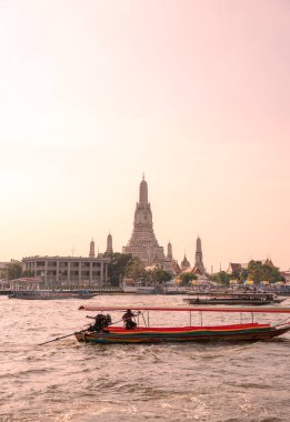 Bangkok, Tayland 'daki en güzel Wat Arun Budist tapınağı. 