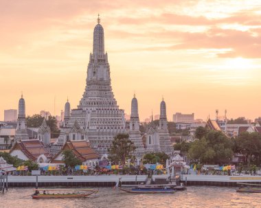 Bangkok, Tayland 'daki en güzel Wat Arun Budist tapınağı. 