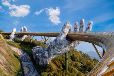 Da nang, VİETNAM - 04 Mayıs: Da nang 'daki en güzel Viewpoint Altın Köprüsü, Banahill City Vietnam