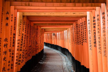 Fushimi Inari-taisha Kapısı (Fushimiinari-taisha) Cennete, Kyoto, Japonya 