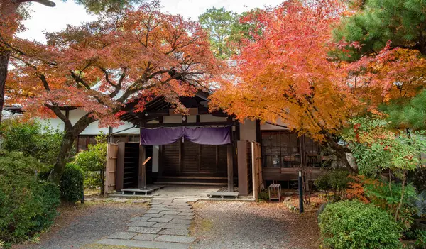 Daigoji 'nin en güzel bakış açısı Japonya' nın Kyoto şehrinde popüler bir turizm merkezidir..