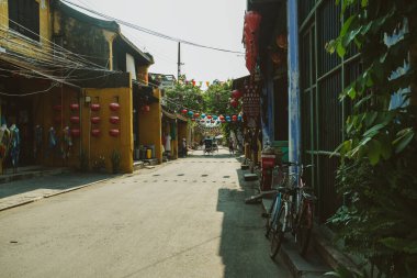 Da nang, VİETNAM - 09 Nisan 2023: Eski Şehir Hoi An, şehrin tarihi bölgesi, Güneydoğu Asya ticaret limanı tarihinin son derece iyi korunmuş bir örneği olarak kabul ediliyor