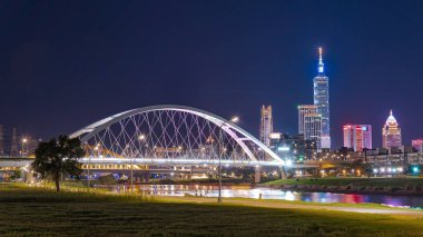  Tayvan şehir parkındaki turistik yerler, Asya iş konsepti imajı, Tayvan 'daki panoramik modern şehir manzarası.