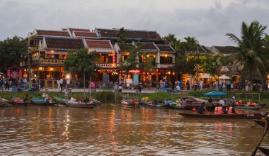 Da nang, VİETNAM - 09 Nisan 2023: Eski Şehir Hoi An, şehrin tarihi bölgesi, Güneydoğu Asya ticaret limanı tarihinin son derece iyi korunmuş bir örneği olarak kabul ediliyor