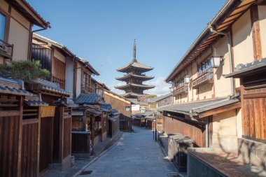 Yasaka Pagoda (Hokanji), Yasaka Kulesi ve Yasaka-no-to olarak da bilinen Japonya 'nın başkenti Kyoto' da yer alan bir Budist tapınağıdır..