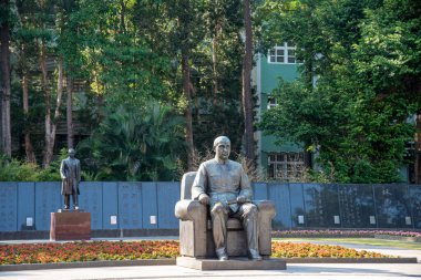 Taipei, TAIWAN - 18 Kasım: Tayvan 'daki turistik merkezin simgesi olan Ulusal Chiang Kai-shek Anıt Salonu' nun ana kapısı.