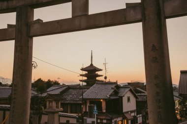 Yasaka Pagoda (Hokanji), Yasaka Kulesi ve Yasaka-no-to olarak da bilinen Japonya 'nın başkenti Kyoto' da yer alan bir Budist tapınağıdır..