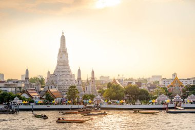 Bangkok, Tayland 'daki en güzel Wat Arun Budist tapınağı. 