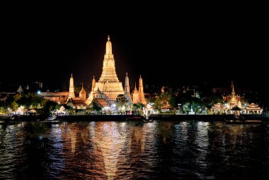 Bangkok, Tayland 'daki en güzel Wat Arun Budist tapınağı. 