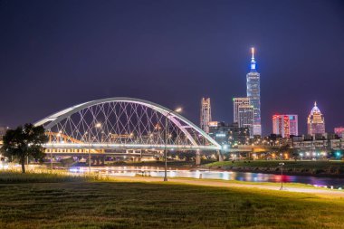  Tayvan şehir parkındaki turistik yerler, Asya iş konsepti imajı, Tayvan 'daki panoramik modern şehir manzarası.