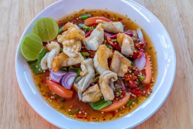 Baharatlı deniz ürünleri salatası, Tayland yemeği.)