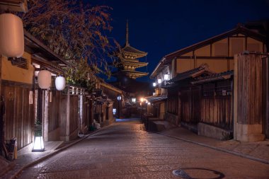 Yasaka Pagoda (Hokanji), Yasaka Kulesi ve Yasaka-no-to olarak da bilinen Japonya 'nın başkenti Kyoto' da yer alan bir Budist tapınağıdır..