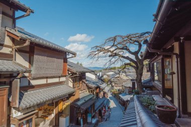 Yasaka Pagoda (Hokanji), Yasaka Kulesi ve Yasaka-no-to olarak da bilinen Japonya 'nın başkenti Kyoto' da yer alan bir Budist tapınağıdır..