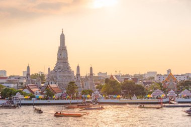 Bangkok, Tayland 'daki en güzel Wat Arun Budist tapınağı. 