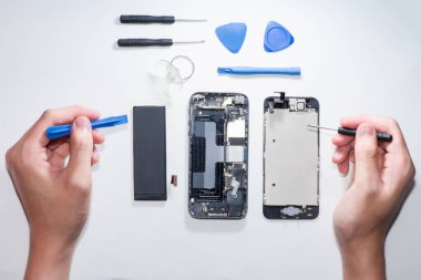 Akıllı telefon hasar gördü ve hangi araçları akıllı telefon tamir gerekiyor