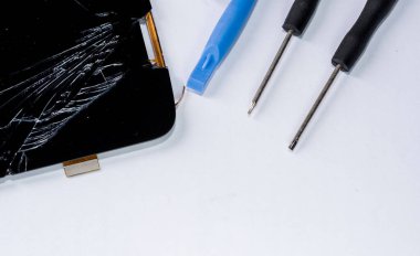 Akıllı telefon hasar gördü ve hangi araçları akıllı telefon tamir gerekiyor