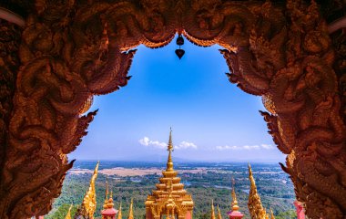 Chiang Mai, Tayland 'daki Budist tapınağı Doi Suthep' in en güzel bakış açısı. 
