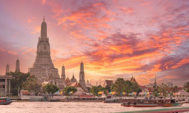 Bangkok, Tayland 'daki en güzel Wat Arun Budist tapınağı. 