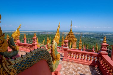 Lampang, Tayland 'daki en güzel Viewpoint Wat Phra Doi Phra Chan Budist tapınağı. 