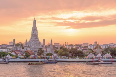Bangkok, Tayland 'daki en güzel Wat Arun Budist tapınağı. 
