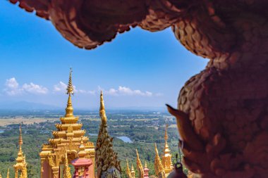 Lampang, Tayland 'daki en güzel Viewpoint Wat Phra Doi Phra Chan Budist tapınağı.