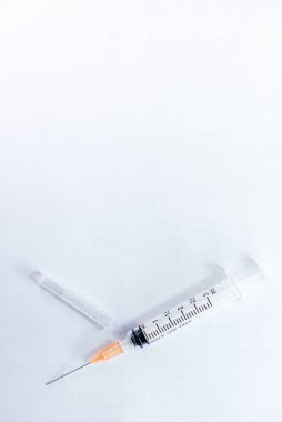 Beyaz arka plan üzerinde Hipodermik İğne (enjeksiyon iğne) 