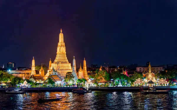 Bangkok, Tayland 'daki en güzel Wat Arun Budist tapınağı. 
