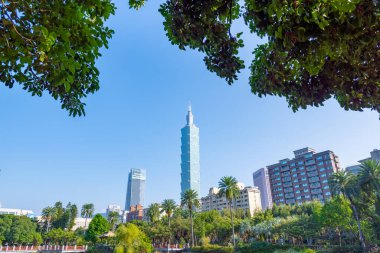  Tayvan şehir parkındaki turistik yerler, Asya iş konsepti imajı, Tayvan 'daki panoramik modern şehir manzarası.