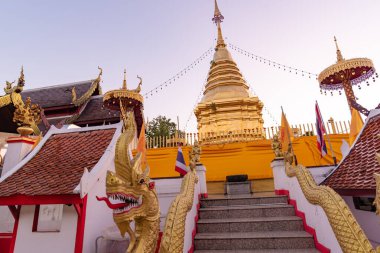 Chiang Mai, Tayland 'daki Budist tapınağı Doi Suthep' in en güzel bakış açısı. 