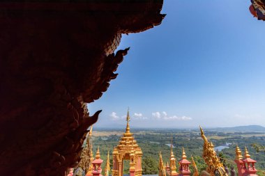 Lampang, Tayland 'daki en güzel Viewpoint Wat Phra Doi Phra Chan Budist tapınağı. 