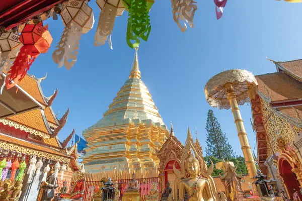 Chiang Mai, Tayland 'daki Budist tapınağı Doi Suthep' in en güzel bakış açısı. 