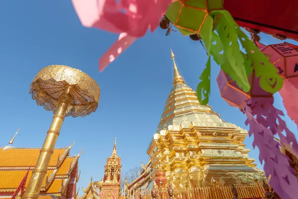 Chiang Mai, Tayland 'daki Budist tapınağı Doi Suthep' in en güzel bakış açısı. 